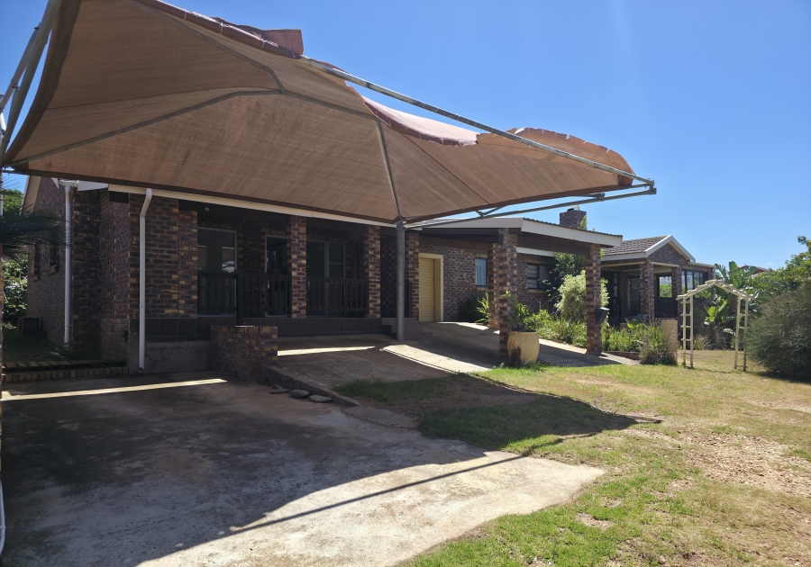 3 Bedroom Property for Sale in Wavecrest Eastern Cape